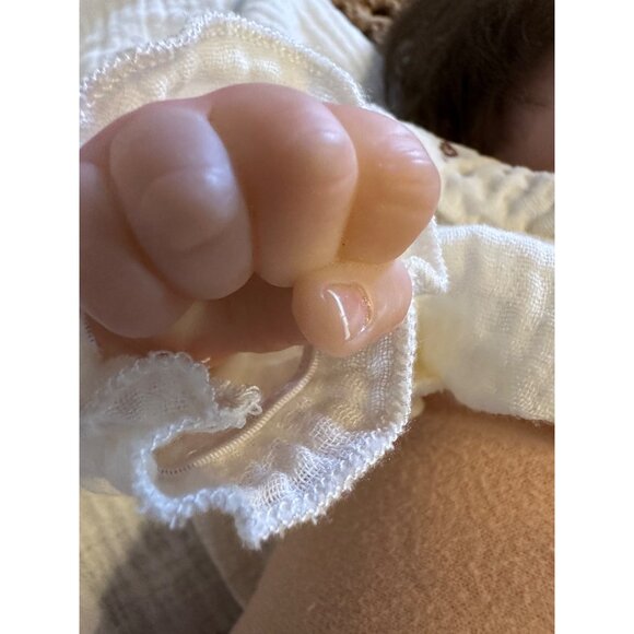 G. Hegler Lifelike Newborn Baby Doll Reborn Baby style Outfit Blanket imaginary - Picture 12 of 16